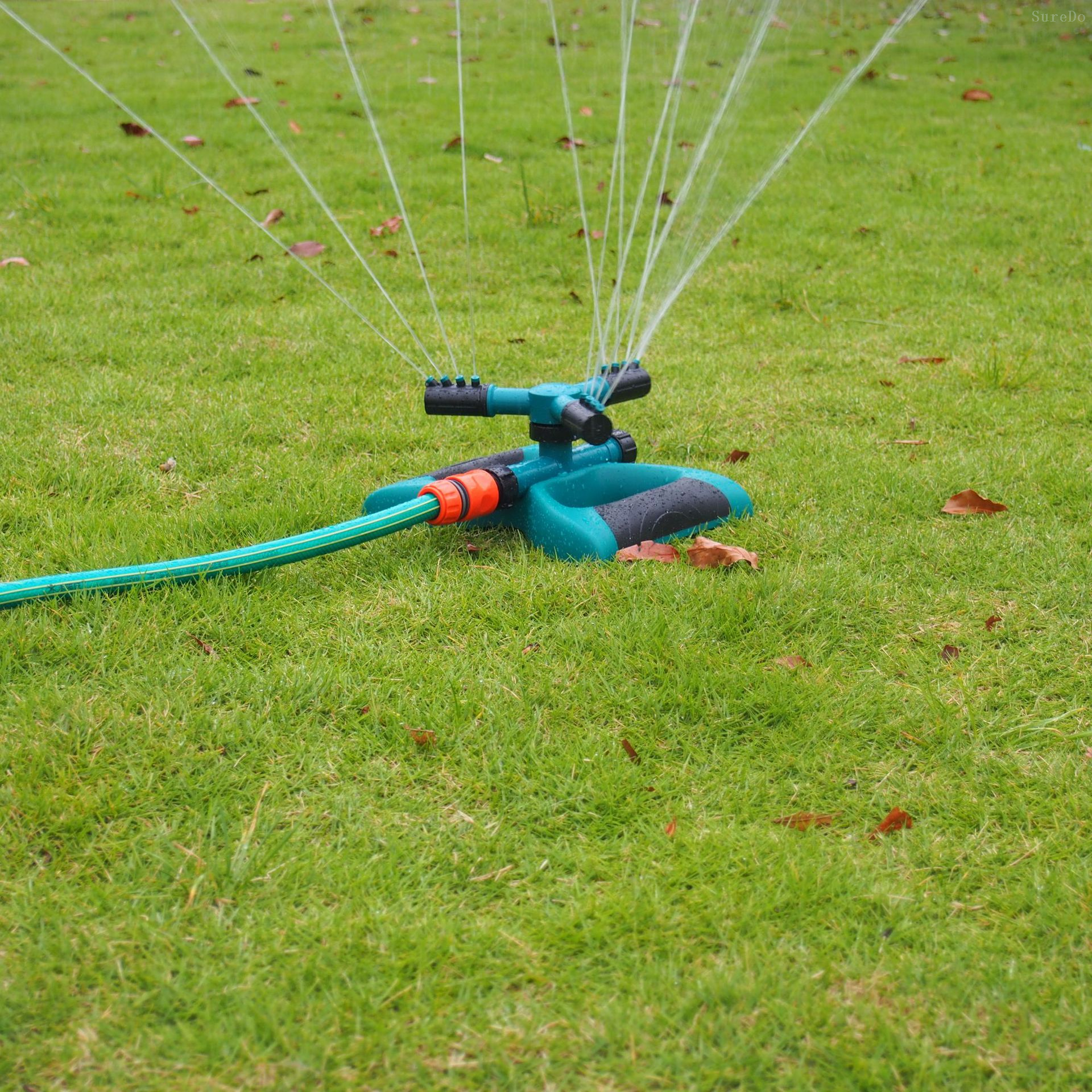 Plastic 3-Arm Water Spray Sprinkler for Lawn