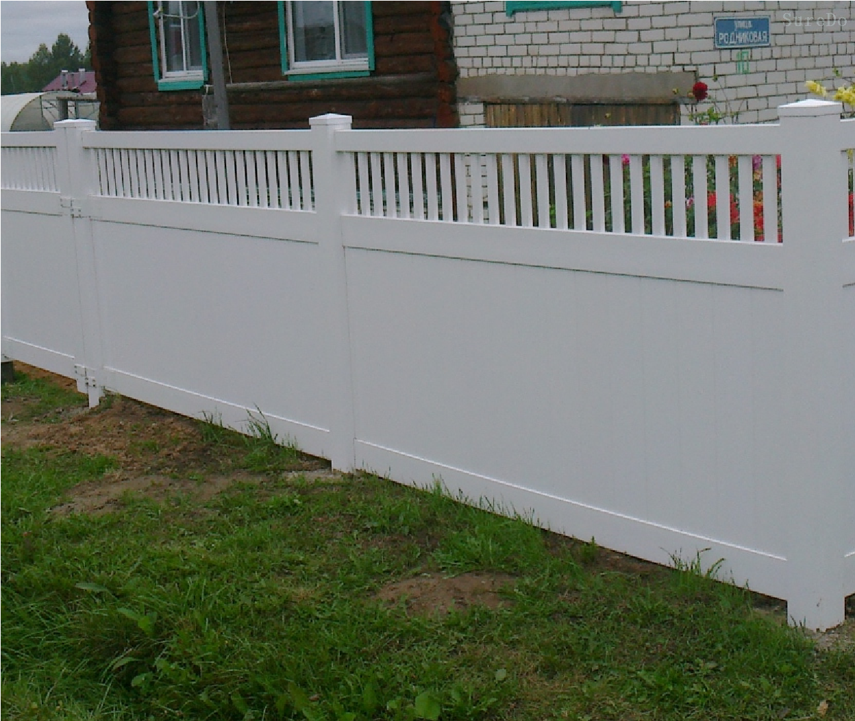 HF005 Vinyl Privacy Fence With Top Rail